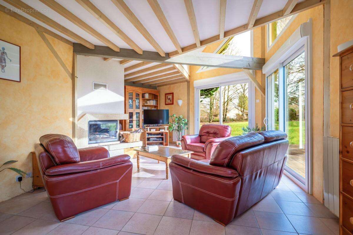 Maison à YVRE-L'EVEQUE