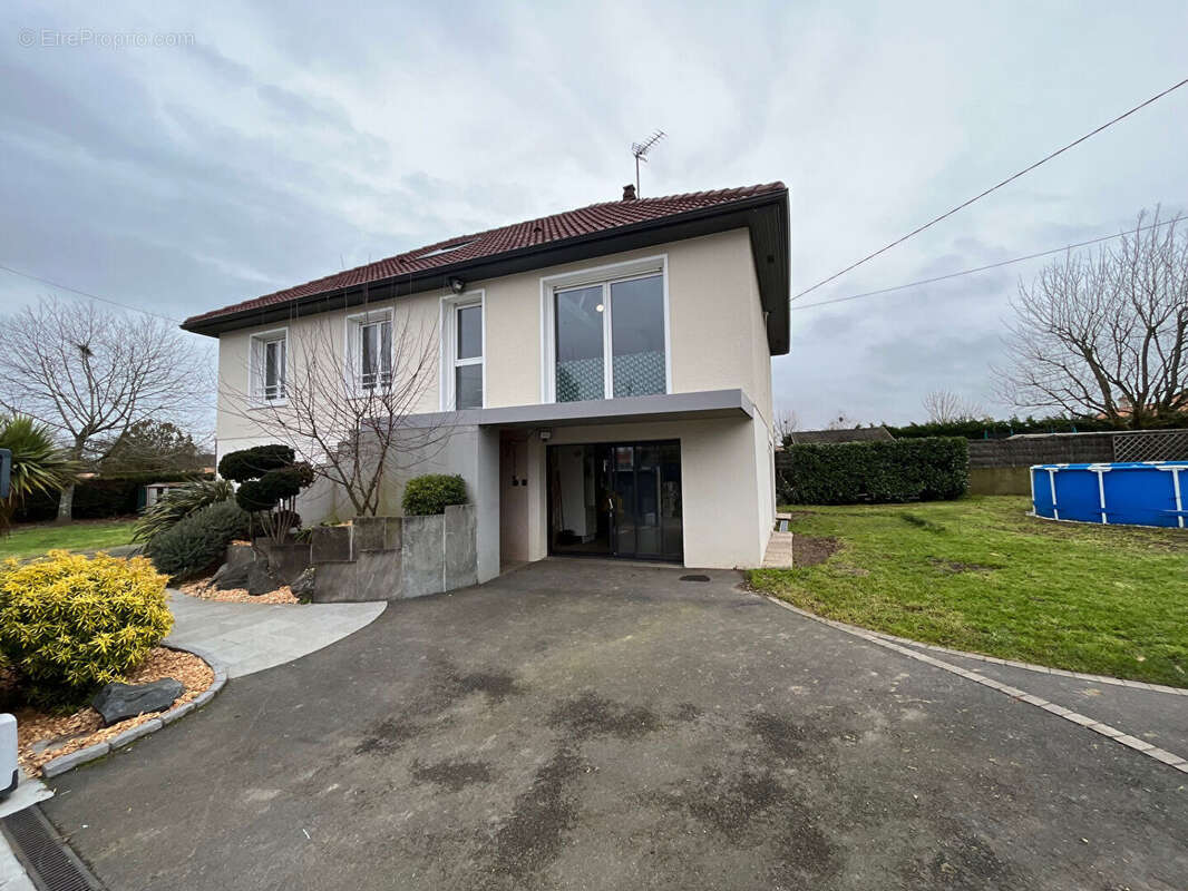 Maison à LA CHAPELLE-BASSE-MER