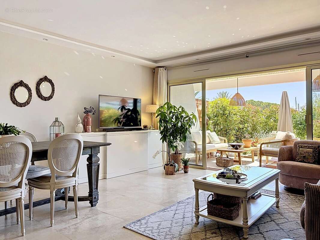 Appartement à VILLENEUVE-LOUBET