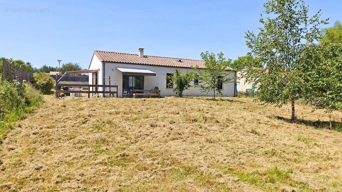 Maison à NESMY