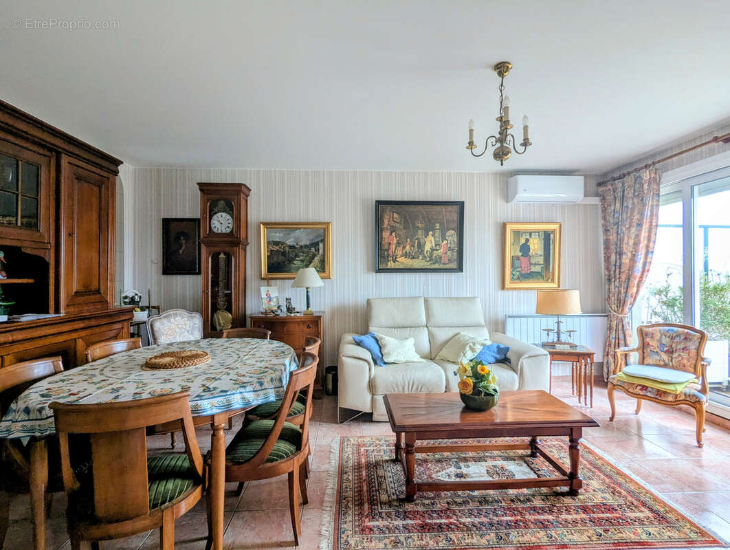 Appartement à BEAUCHAMP