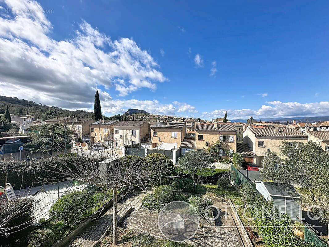 Maison à ROQUEBRUNE-SUR-ARGENS
