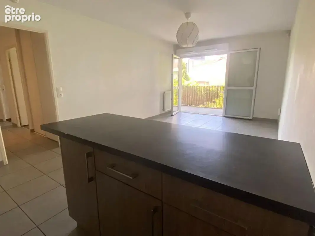 Bel appartement T3 avec grande loggia vue jardin - photo 3