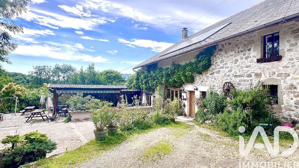 Maison 300 m² à Copponex  - photo 2