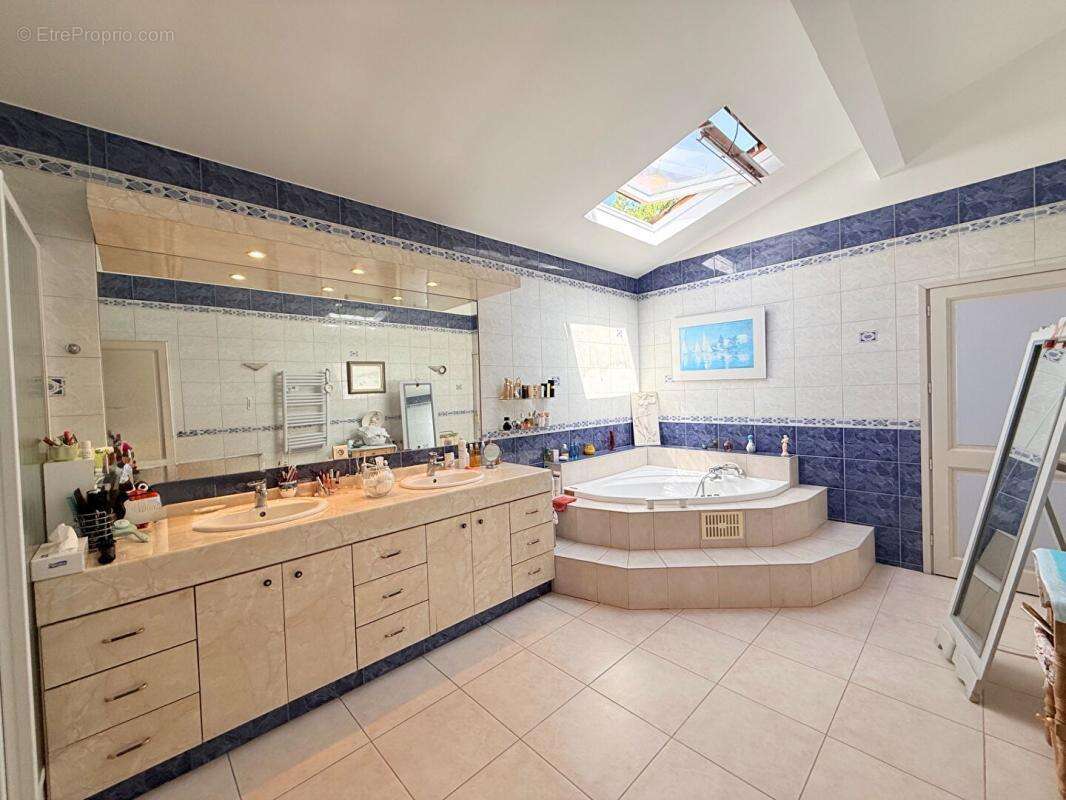 Splendide Villa T6 avec vue mer panoramique -  Piscine - Double garage - photo 9