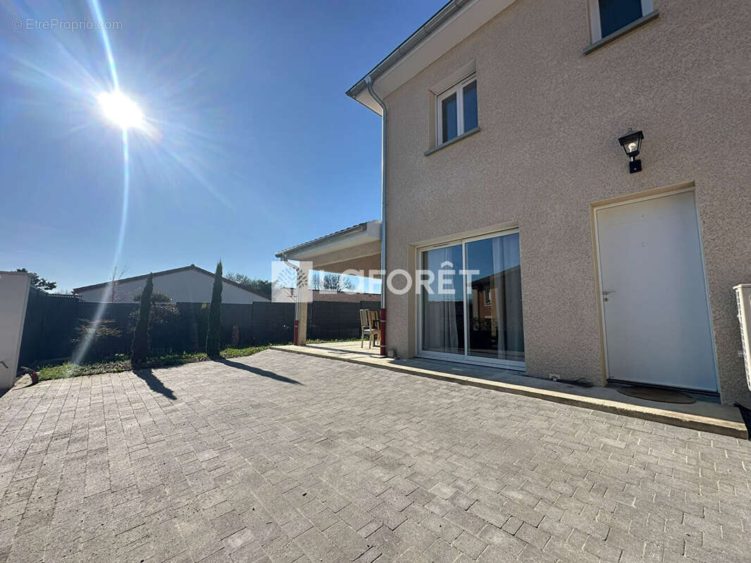 Maison à CHANOZ-CHATENAY