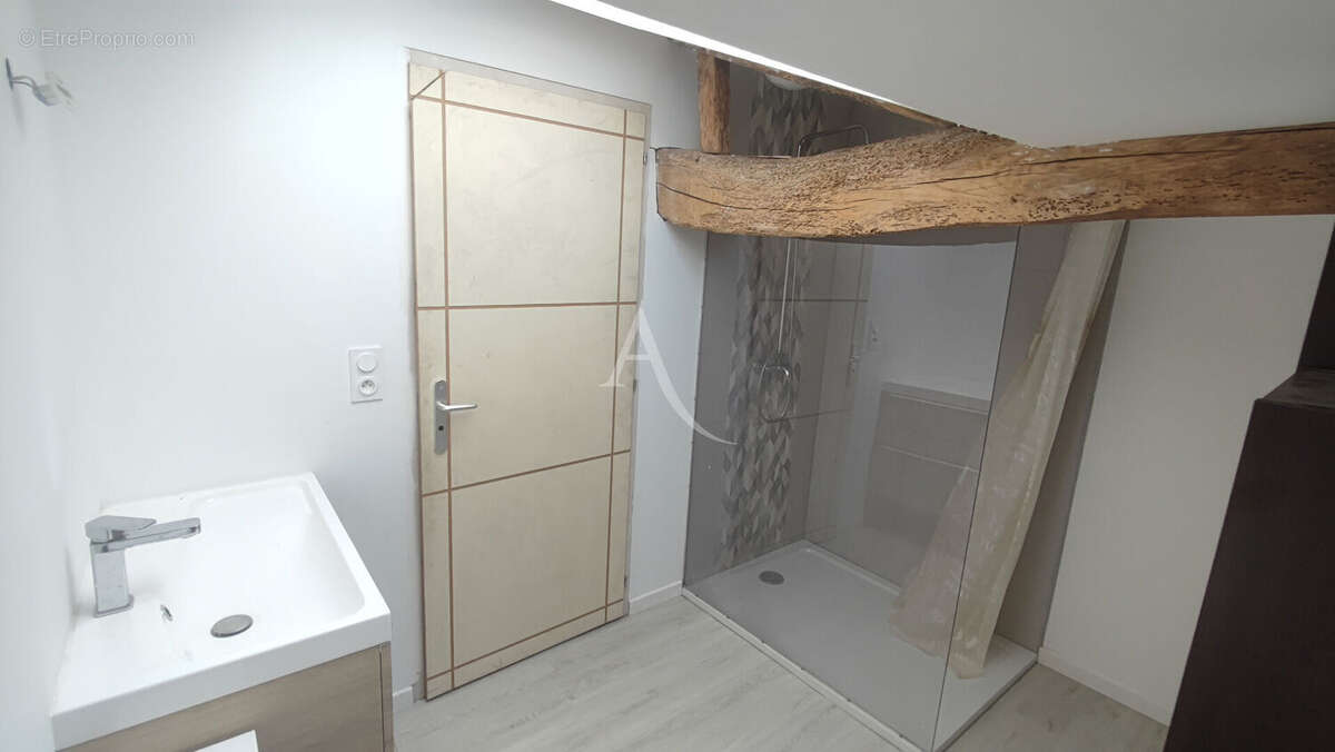 À quelques minutes d'Aizenay  Magnifique grange en pierre rénovée sur plus de 2 970 m² de terrain - photo 13