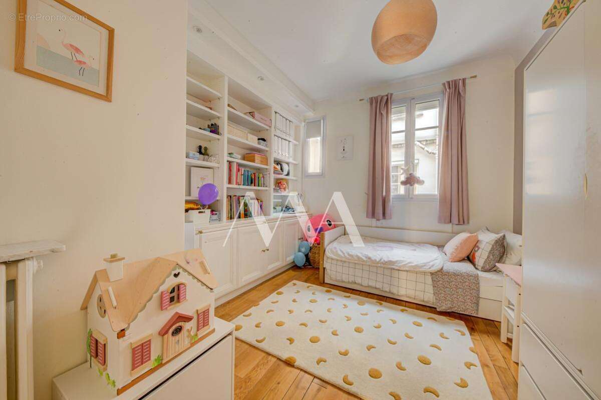 Appartement à NEUILLY-SUR-SEINE