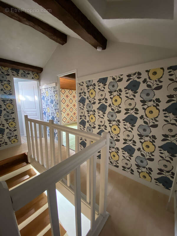 Maison en pierres, jardin, garage, préau, dépendances. - photo 11