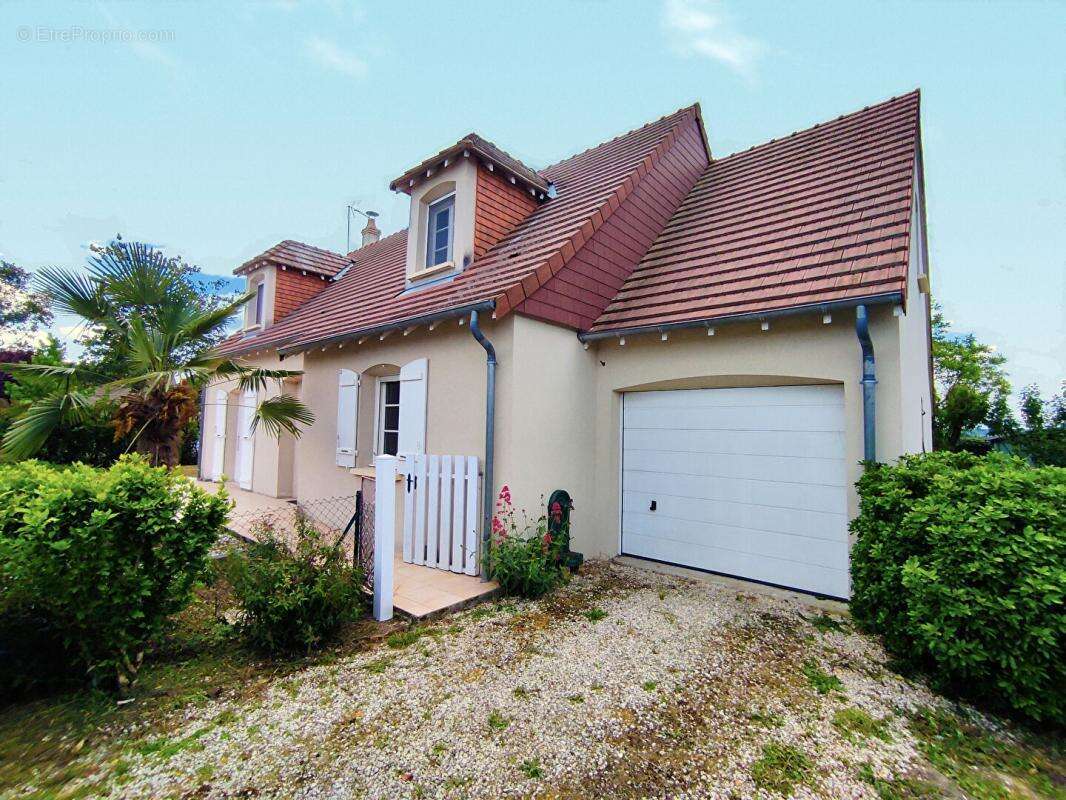 Maison à YZEURES-SUR-CREUSE