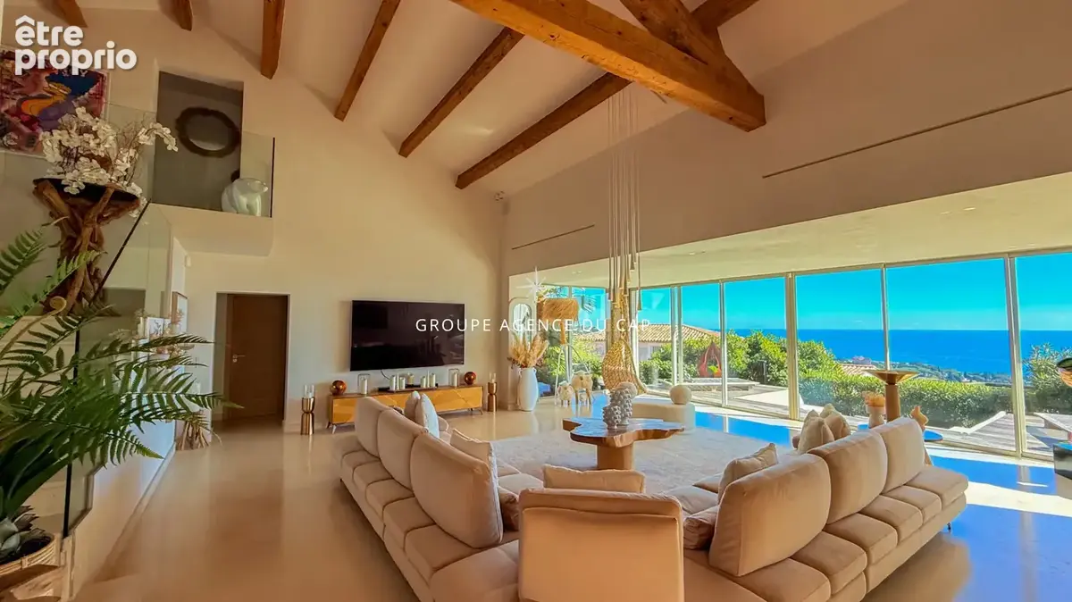 À vendre villa de 9 pièces avec vue mer sur le golfe de saint-tropez, aux issambres - photo 2