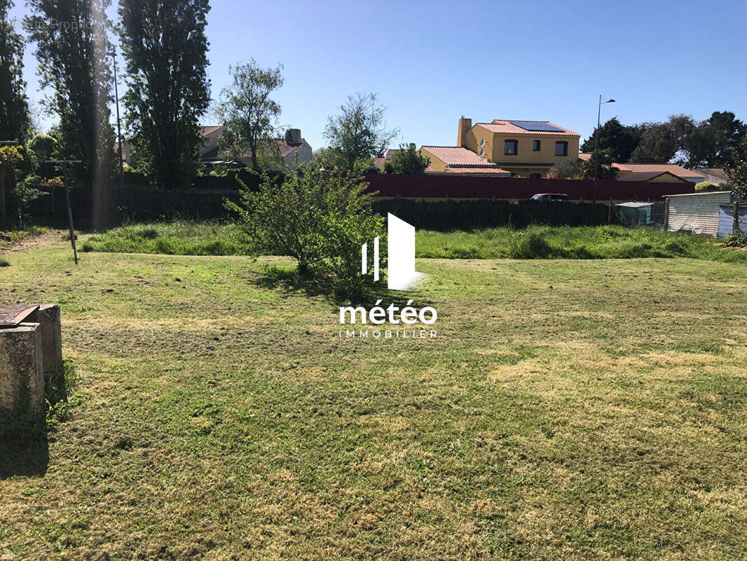 Terrain à LES SABLES-D&#039;OLONNE