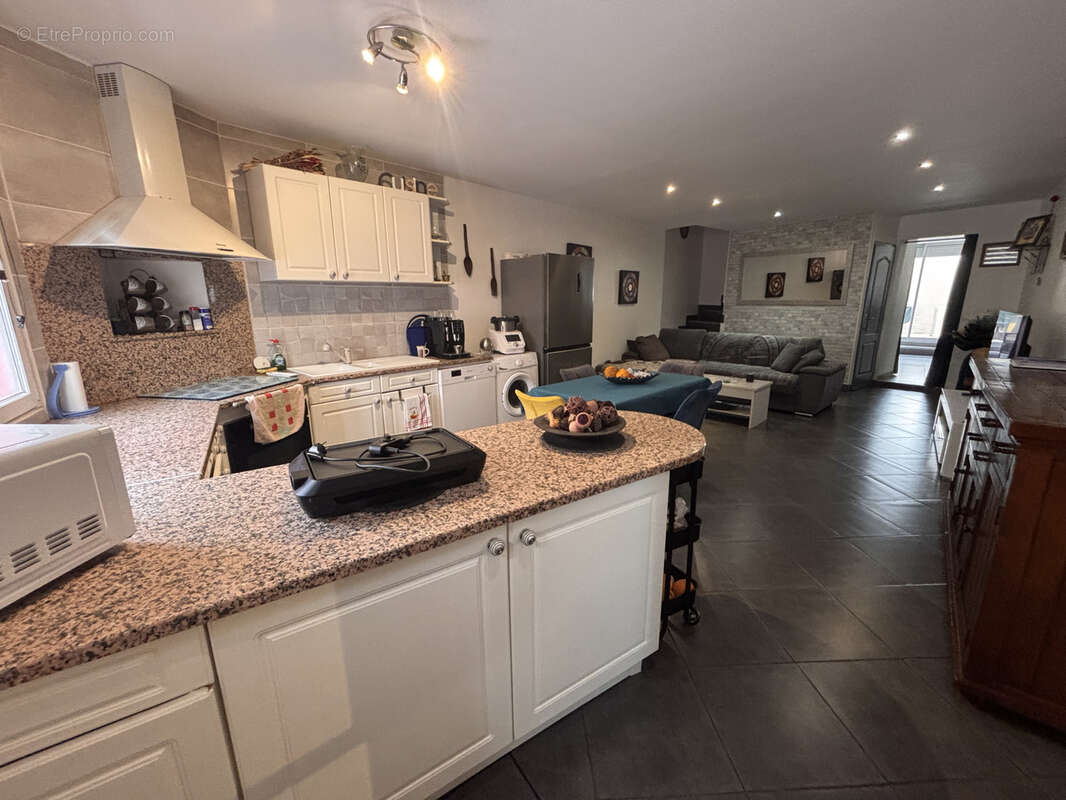 Maison à SAINT-LAURENT-DE-LA-SALANQUE