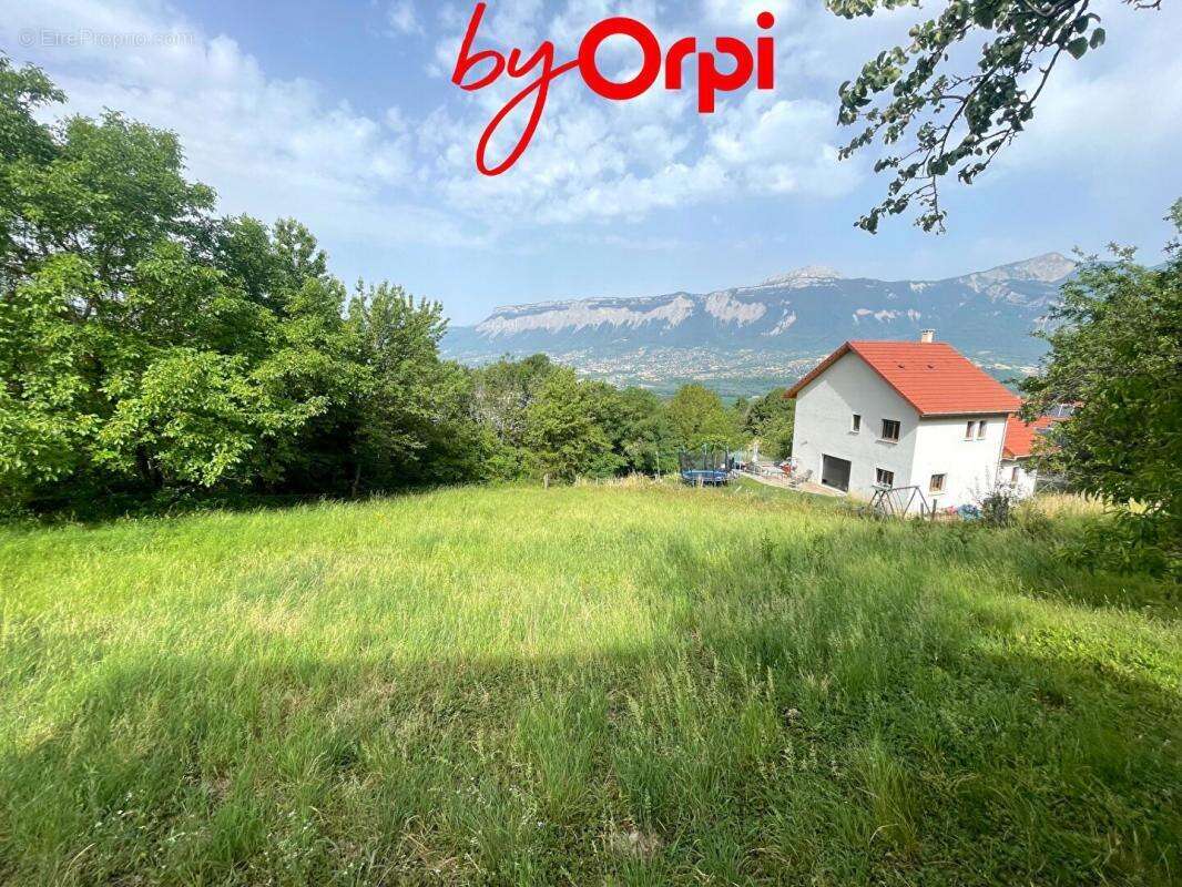 Terrain à LA COMBE-DE-LANCEY