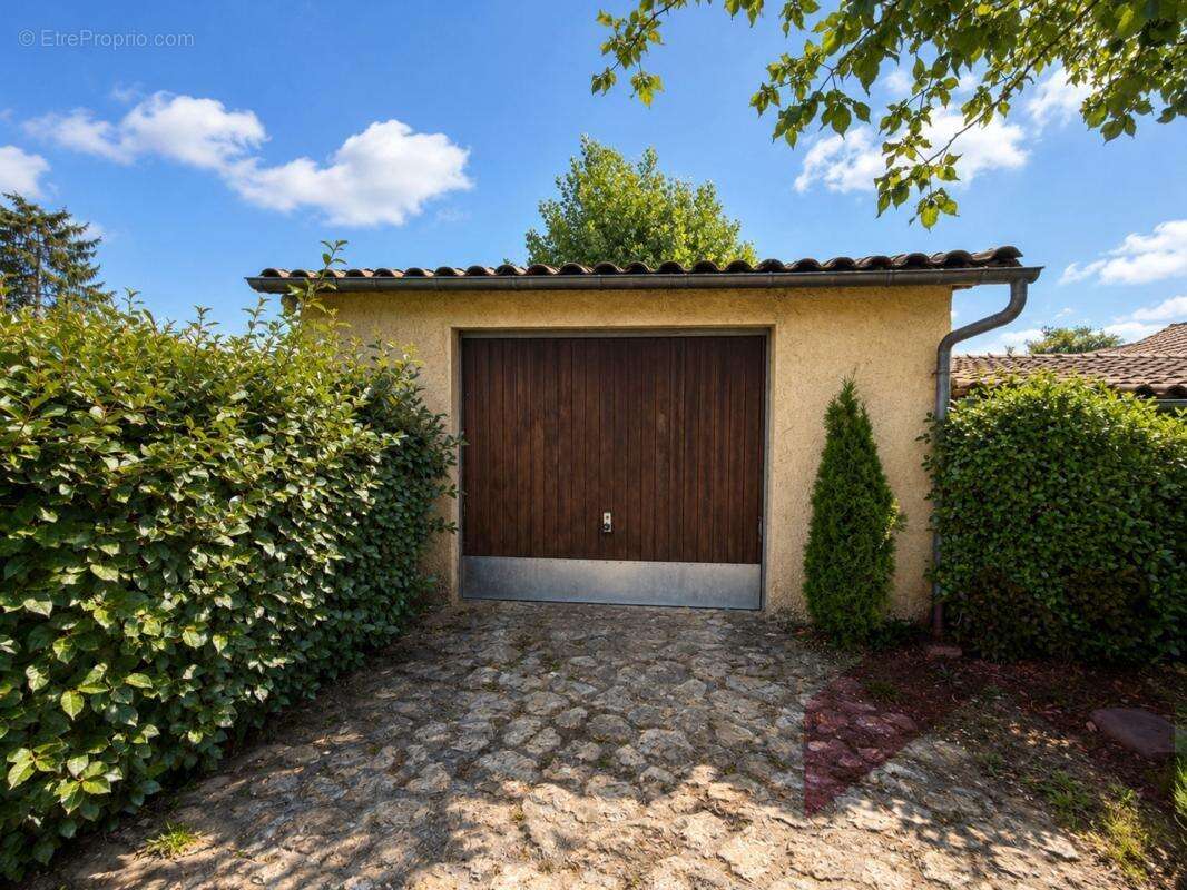 Maison à DOUVILLE