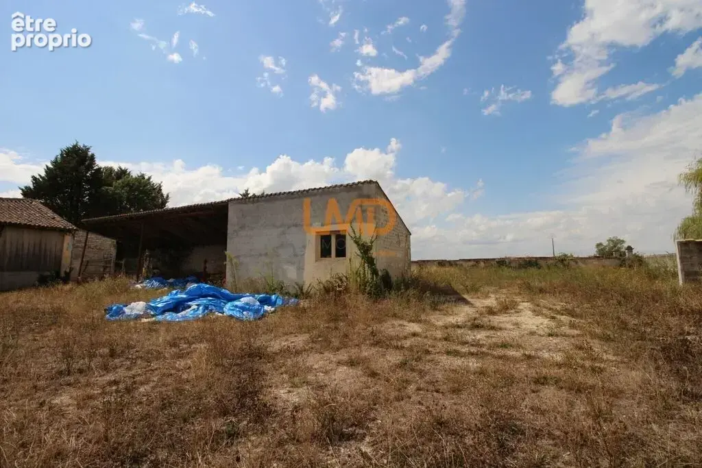 Maison à rénover avec nombreuses dépendances - photo 11