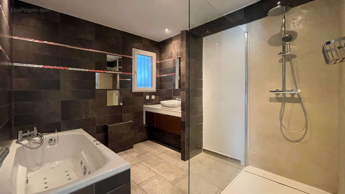 A 10 minutes d'Uzès, villa de plain-pied avec jardin, piscine et pool-house - photo 21