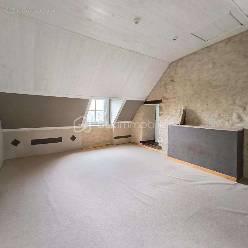 Maison à JUVIGNE