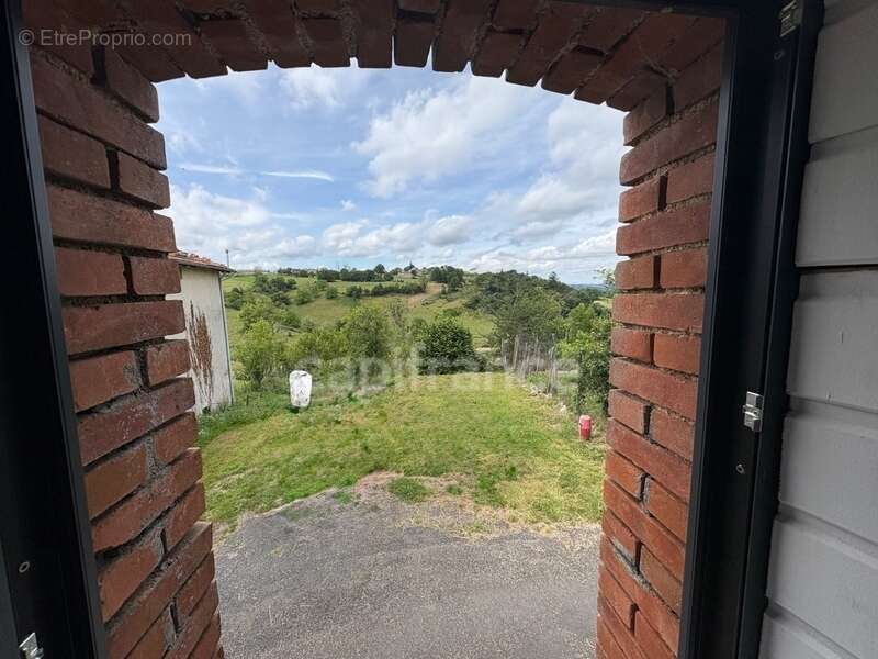 proche d' AMBERT (63) CORPS DE FERME en pierre renové  avec sa grange indépendante  TERRAIN de 1209 M2 - photo 10