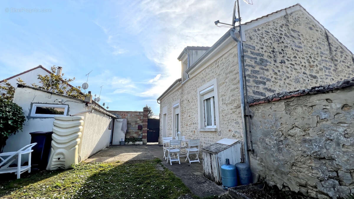 Maison à LA FERTE-ALAIS