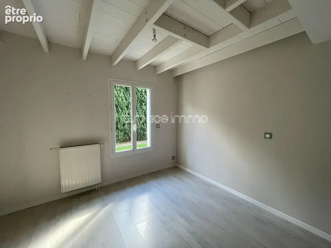 Maison individuelle de plain pied - 3 chambres - 133m² - 872m² de terrain - Dépendances - MALAUNAY - photo 10