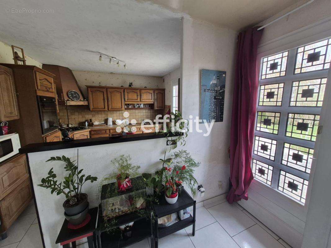 Maison à CHAILLAC-SUR-VIENNE