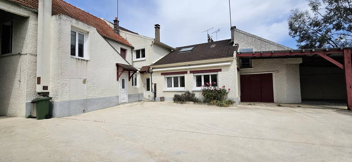 Maison à CERNY
