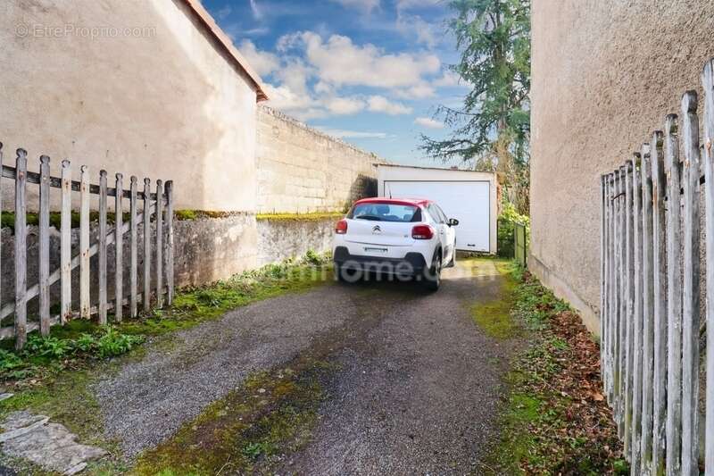 Maison à MAGNAC-LAVAL