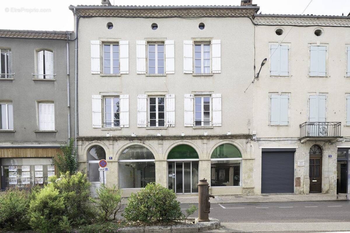 Commerce à SAINT-CERE