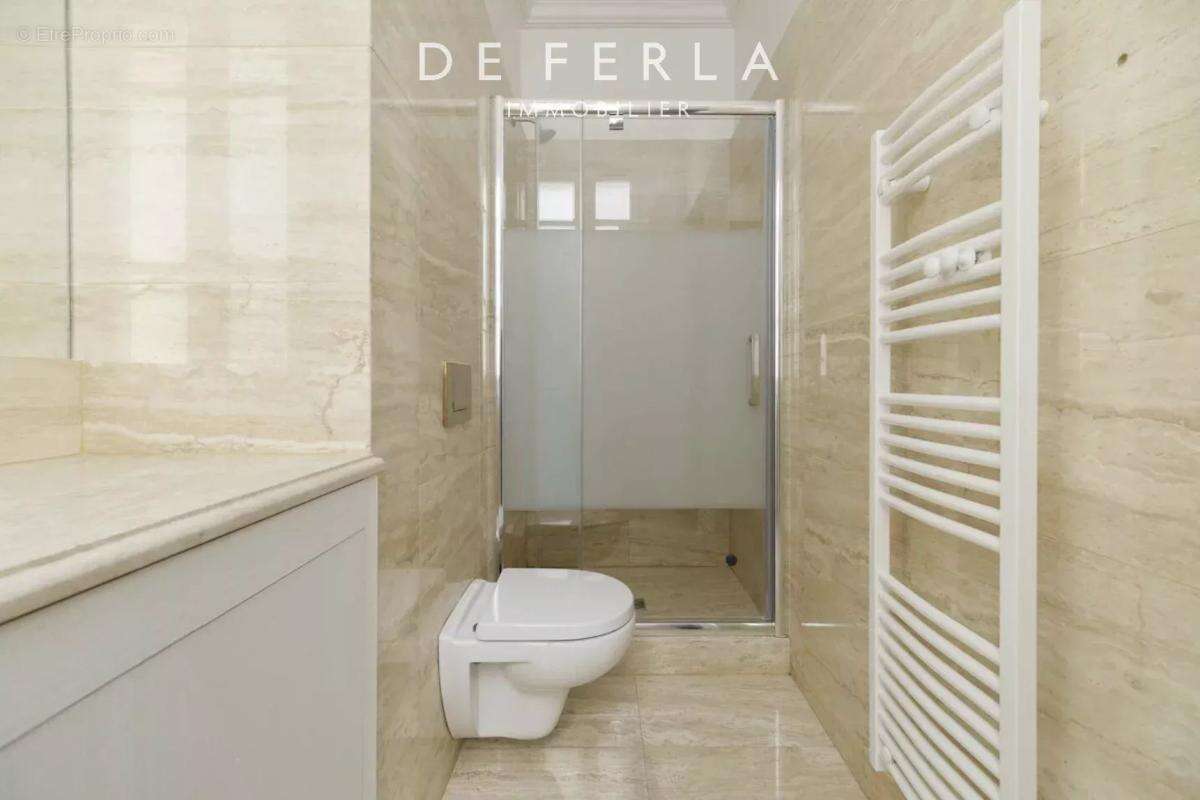 Appartement à PARIS-8E