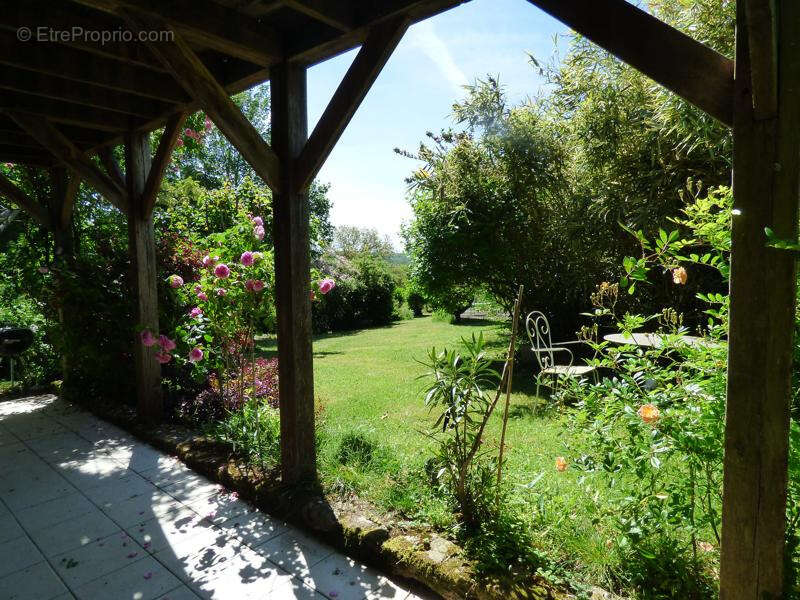 Proche Pompadour, en voie sans issue, dans petit hameau - photo 3