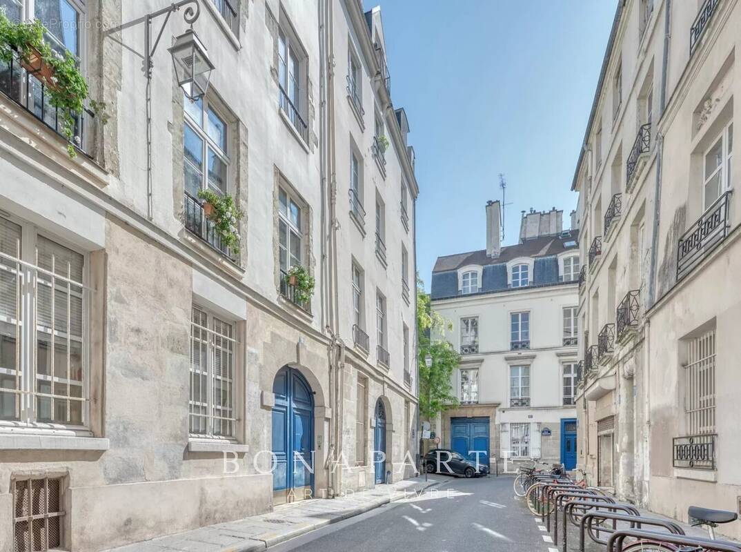 Appartement à PARIS-3E