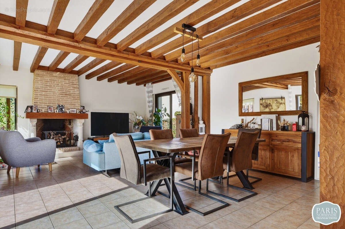Maison à LA CROIX-SAINT-LEUFROY