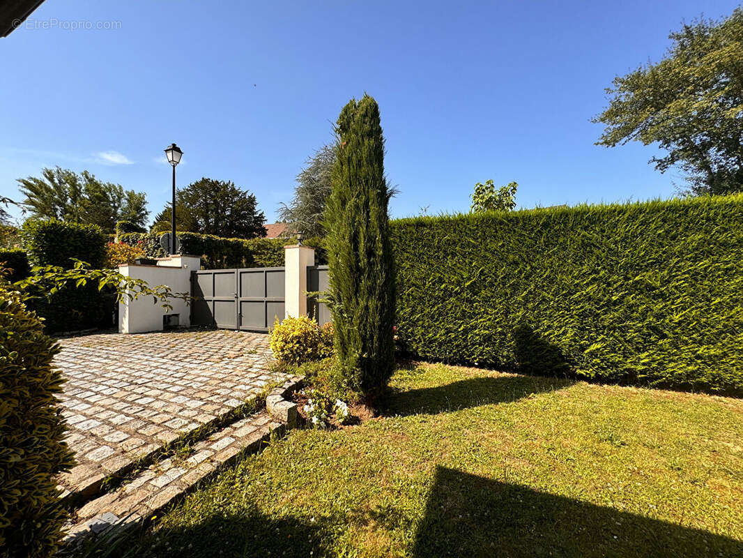 Maison à SAINT-NOM-LA-BRETECHE