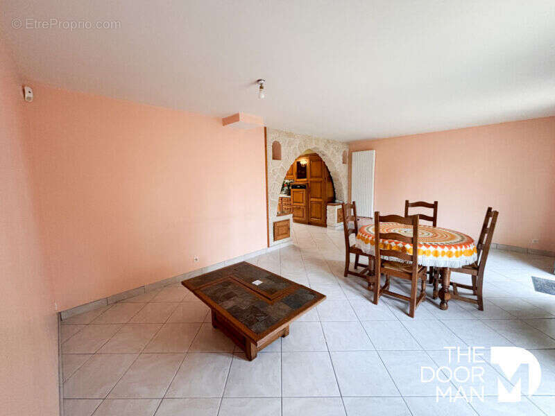 Maison à HOUDAN