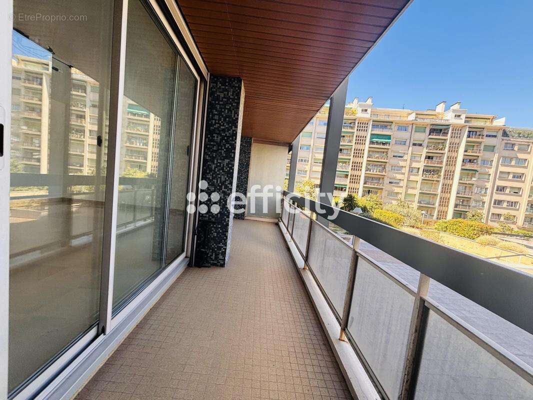 Appartement à MARSEILLE-8E