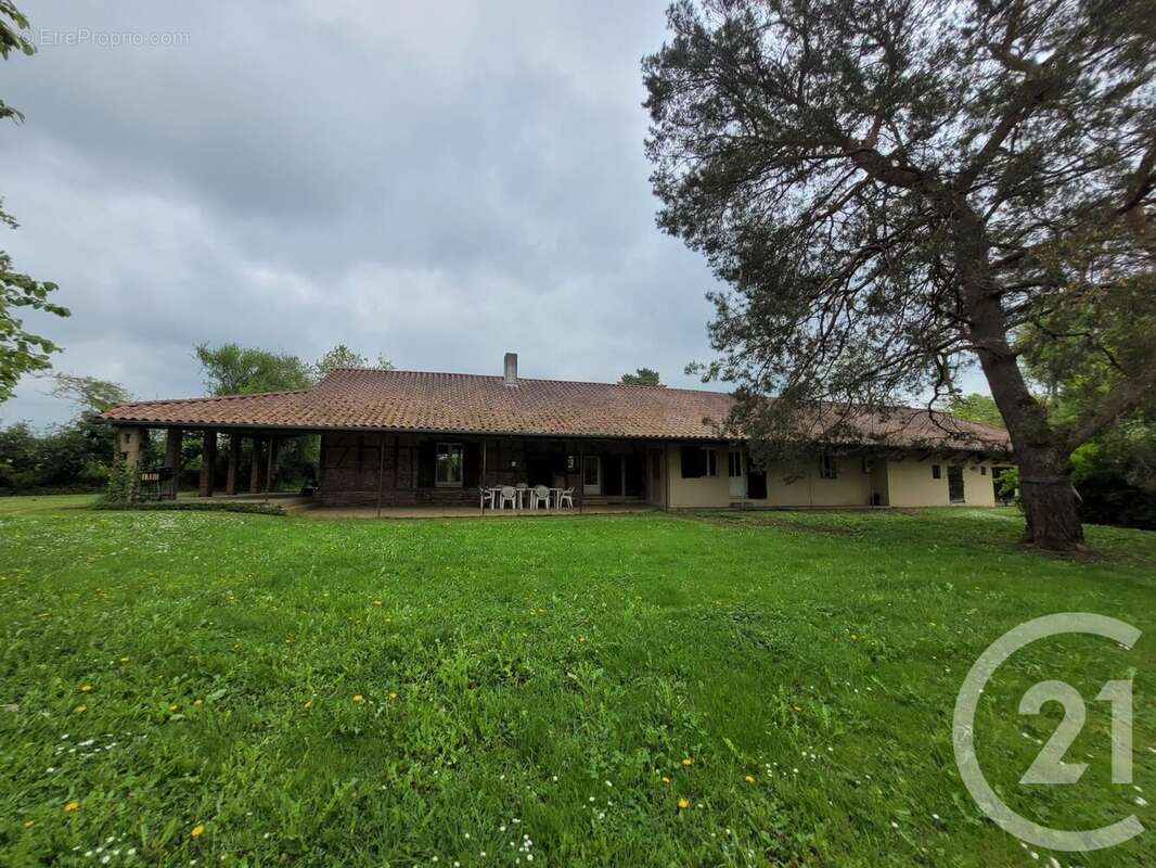 Maison à LA CHAPELLE-THECLE