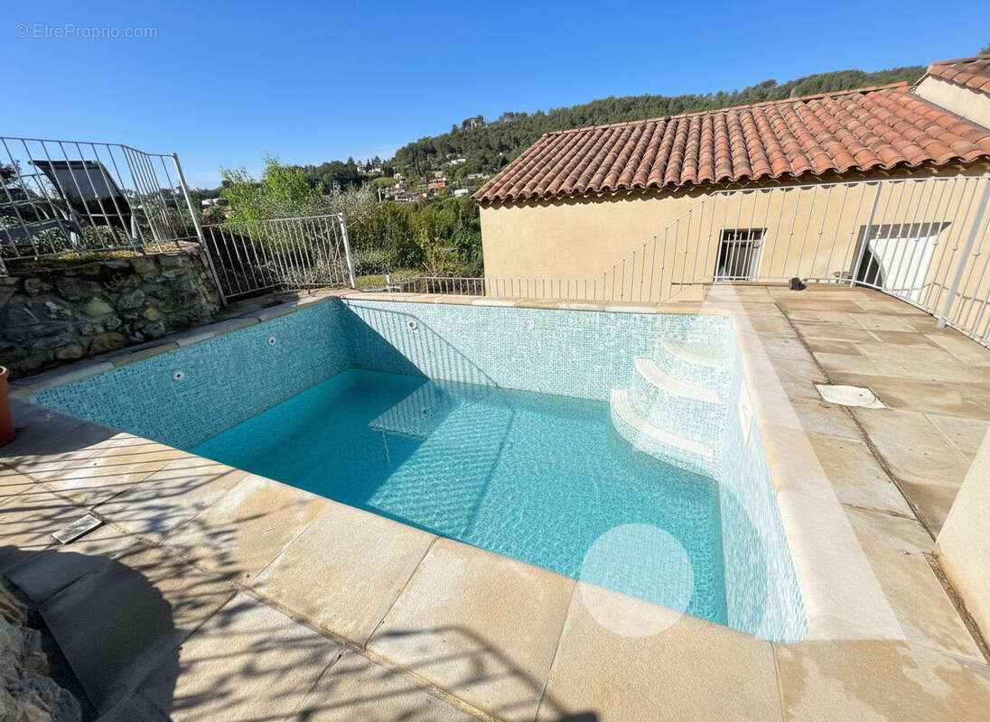 Maison à COTIGNAC