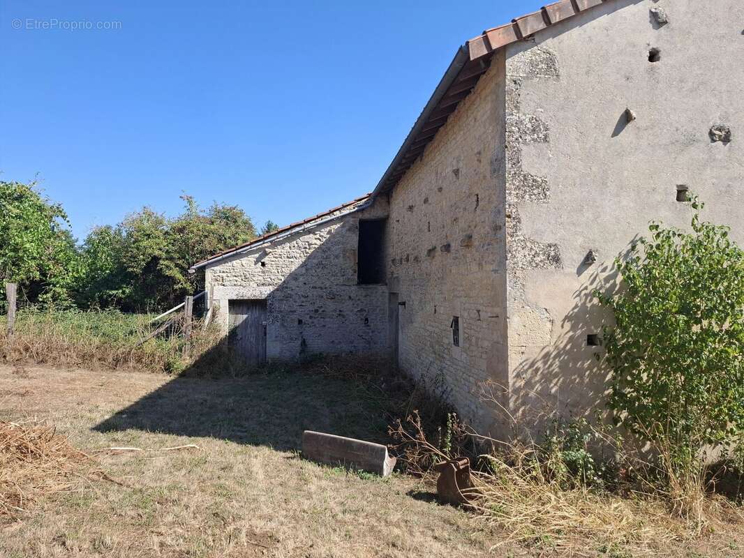 Grande grange, prête à être convertie - photo 4