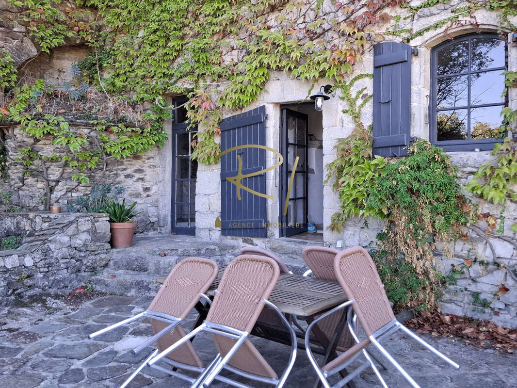 A Vendre - Maison de caractère en pierre proche des Vans - photo 18
