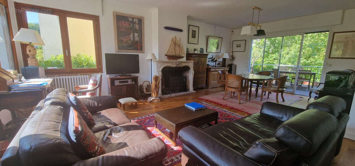 Maison à VILLE-D&#039;AVRAY