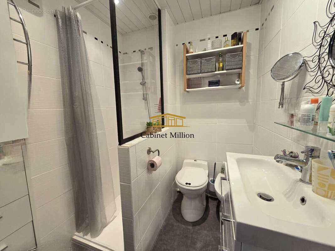 Maison à VIC-LA-GARDIOLE