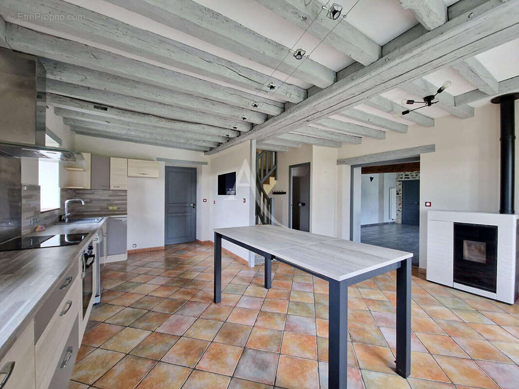 Maison à SAINT-GERMAIN-LE-FOUILLOUX