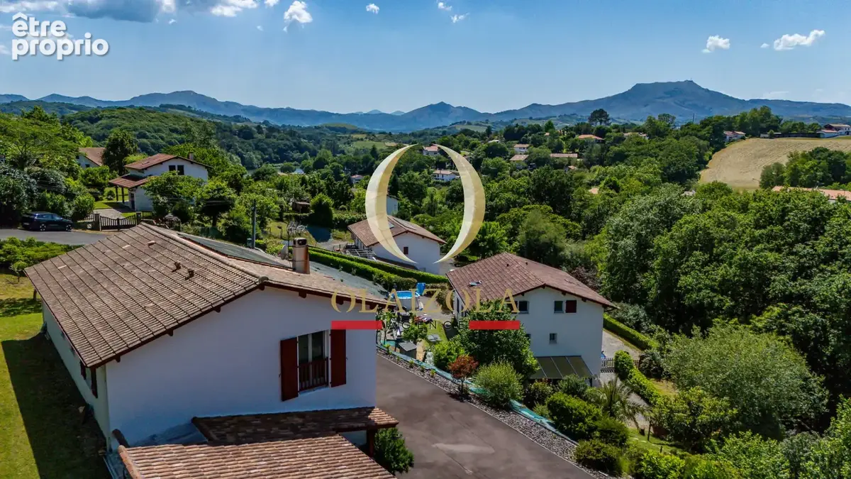 SAINT PEE SUR NIVELLE / LAC - Maison familiale avec vue panoramique sur les montagnes, jardin et garage. - photo 2