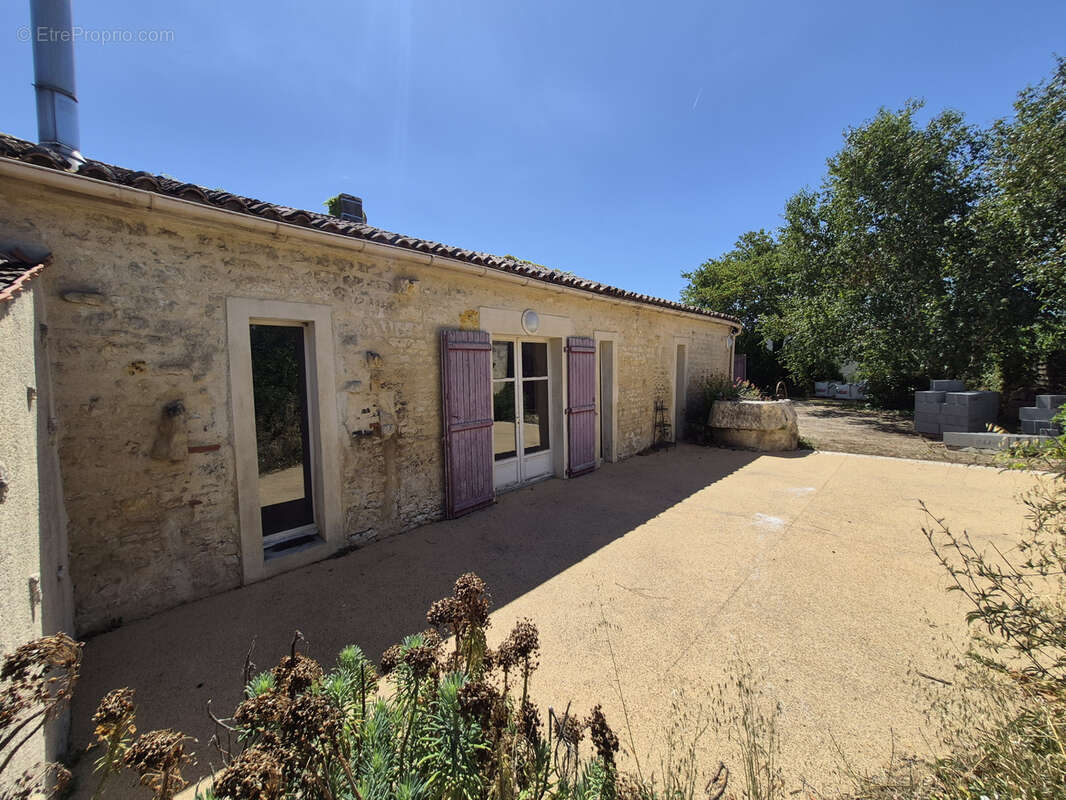 Maison en pierre à rénover - photo 2