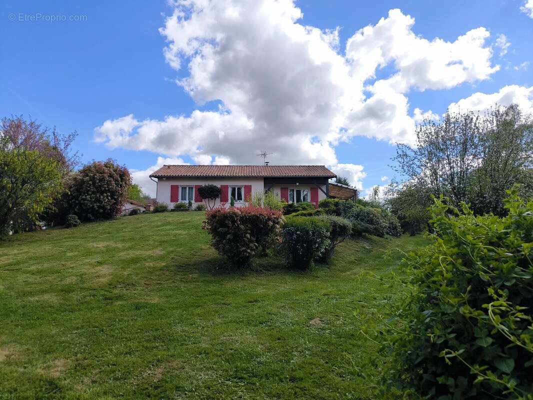 Maison à CHAILLAC-SUR-VIENNE