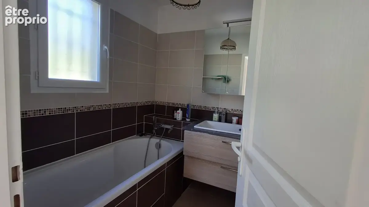 Maison individuelle avec belle vue dégagée sur les collines environnantes - photo 13