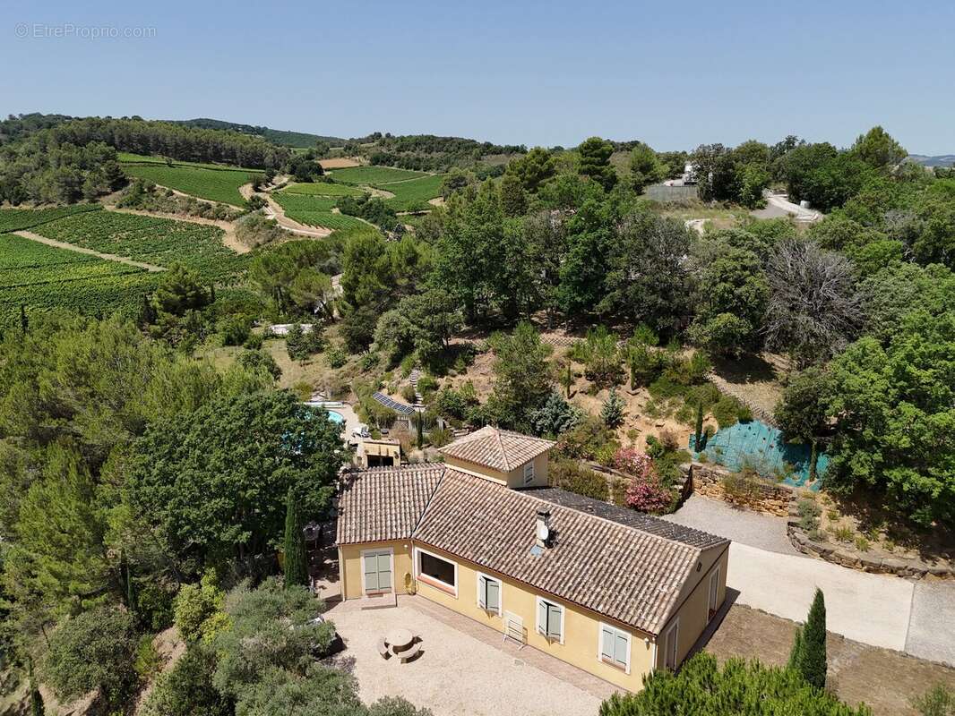 Villa de charme avec vue dégagée, piscine et plus de 1 hectare de terrain - photo 18