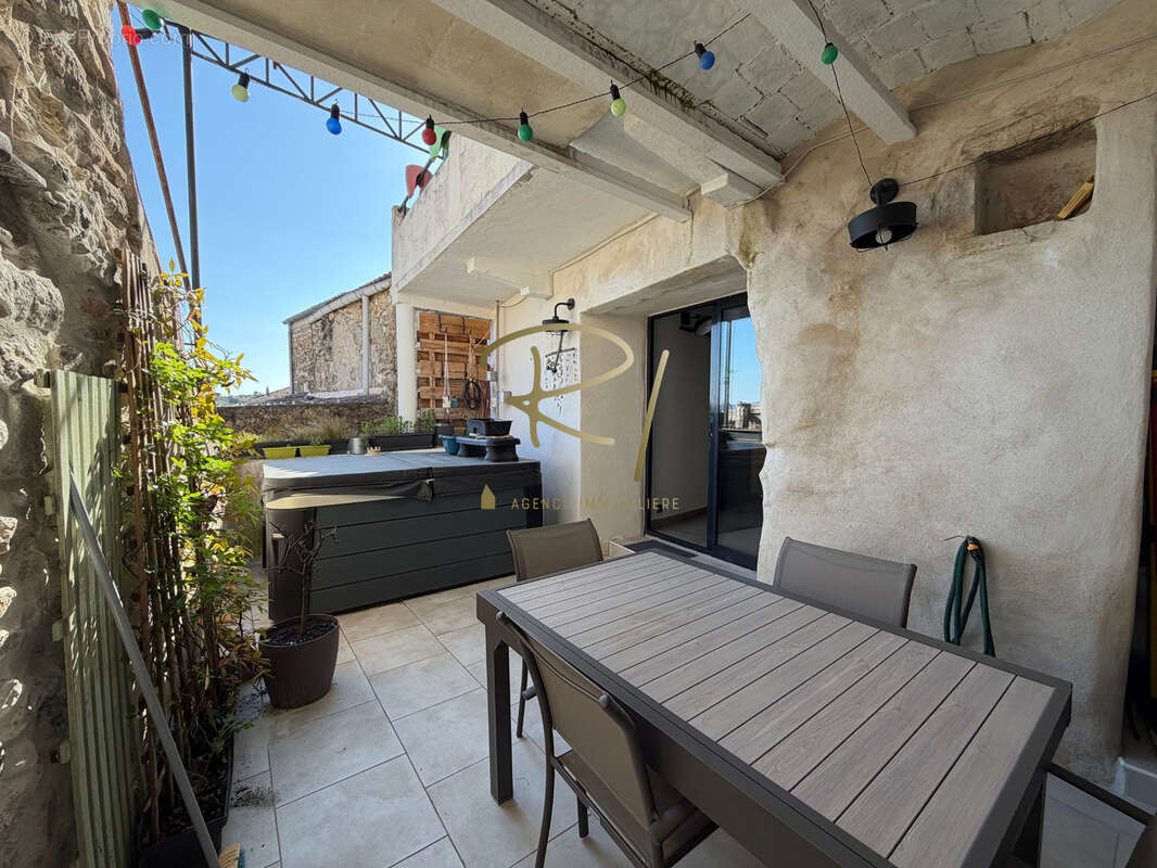 Maison à SAINT-SAUVEUR-DE-CRUZIERES