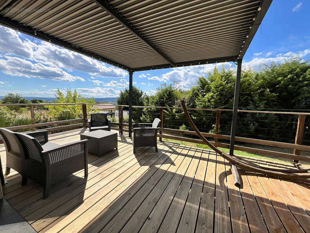 Maison à LA GARDE-ADHEMAR